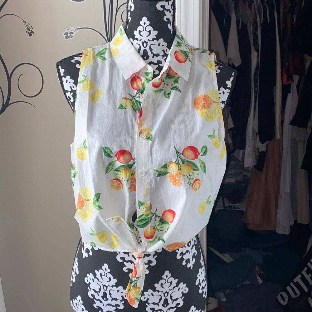 Lemon and orange pattern blouse. Forever 21 Size L